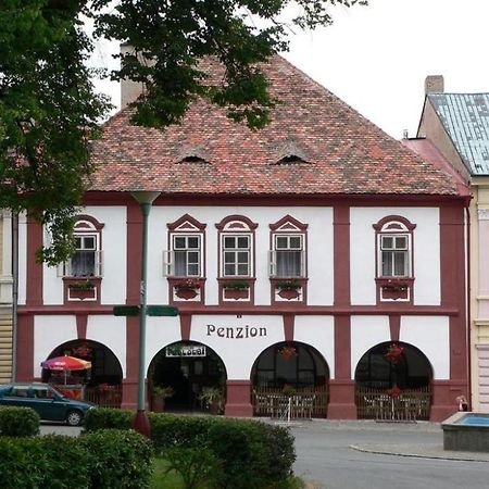 Restaurace A Penzion Podloubi Hotel Opočno Exterior foto