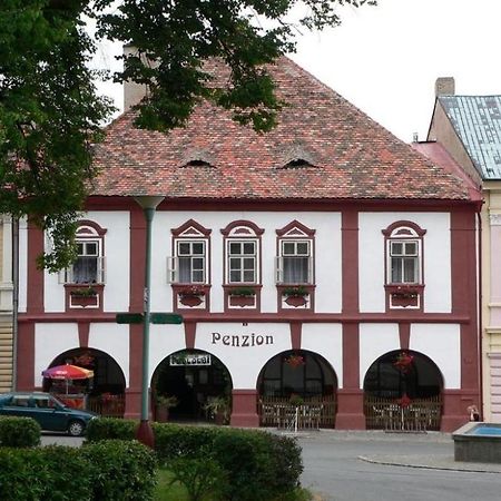 Restaurace A Penzion Podloubi Opočno Exterior foto