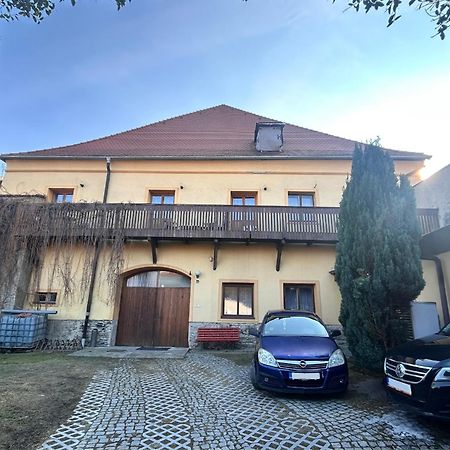 Restaurace A Penzion Podloubi Opočno Exterior foto